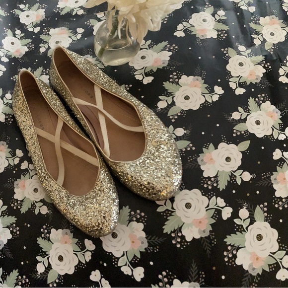 Marc Jacobs glitter flats in a blush silver shade. So fun & comfy! - Picture 2 of 4